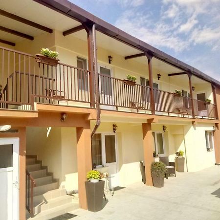 Camere De Inchiriat Carpati Hunedoara Esterno foto