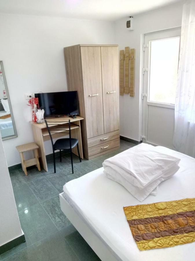Camere De Inchiriat Carpati Hunedoara Esterno foto