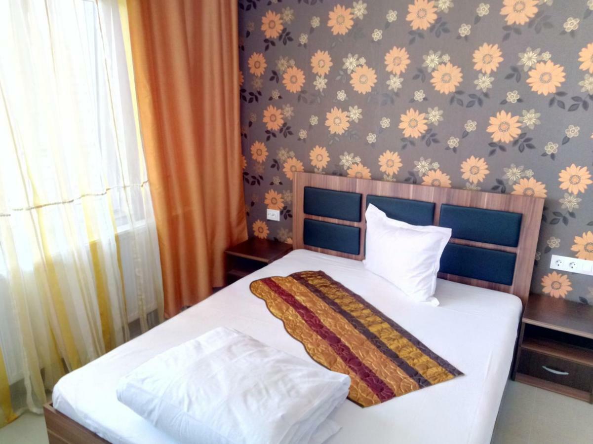 Camere De Inchiriat Carpati Hunedoara Esterno foto