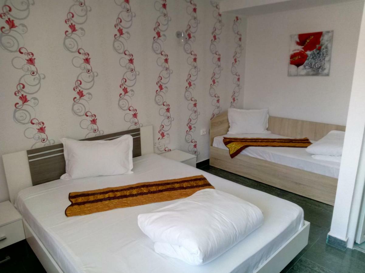 Camere De Inchiriat Carpati Hunedoara Esterno foto