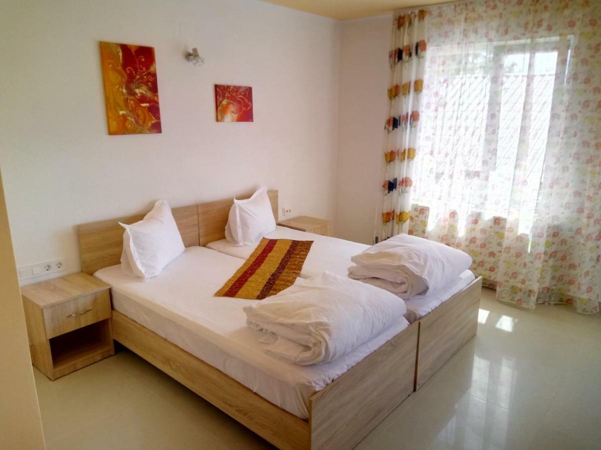 Camere De Inchiriat Carpati Hunedoara Esterno foto