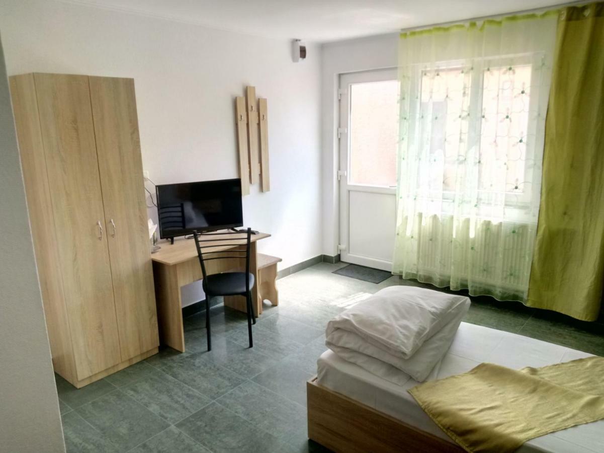 Camere De Inchiriat Carpati Hunedoara Esterno foto