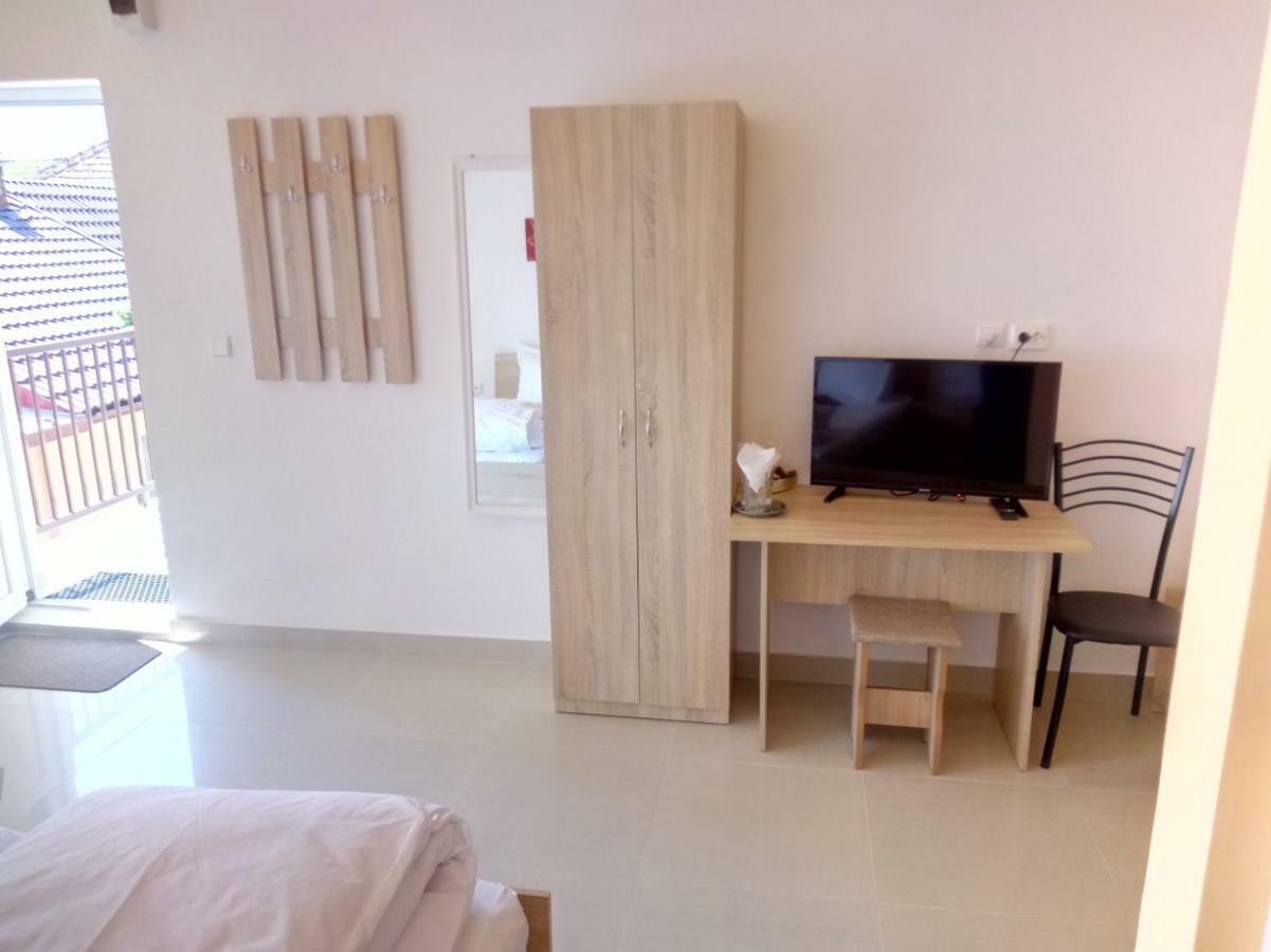 Camere De Inchiriat Carpati Hunedoara Esterno foto