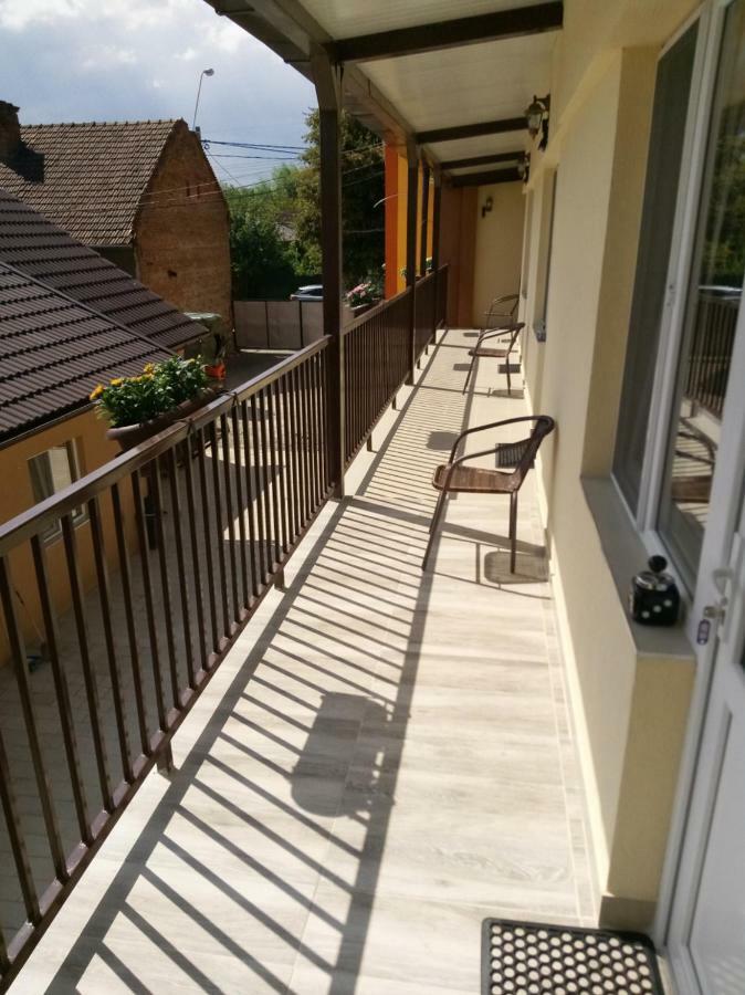 Camere De Inchiriat Carpati Hunedoara Esterno foto