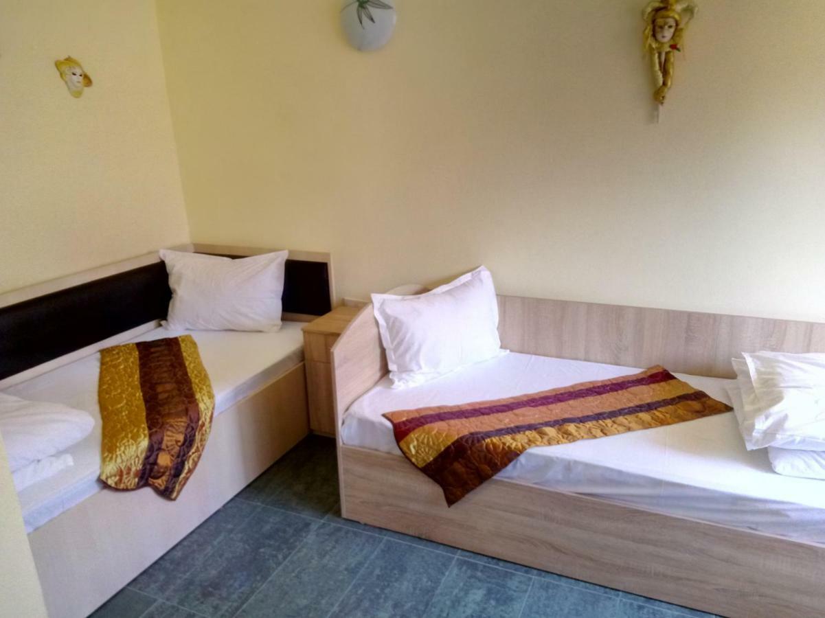 Camere De Inchiriat Carpati Hunedoara Esterno foto