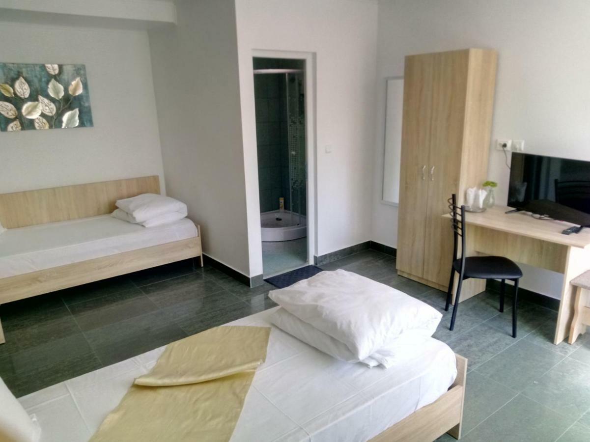 Camere De Inchiriat Carpati Hunedoara Esterno foto