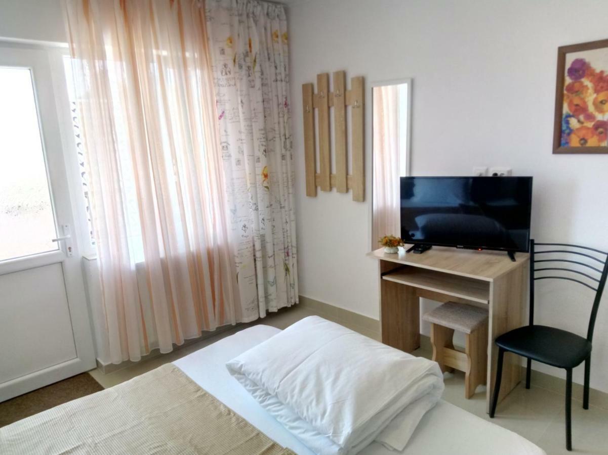 Camere De Inchiriat Carpati Hunedoara Esterno foto