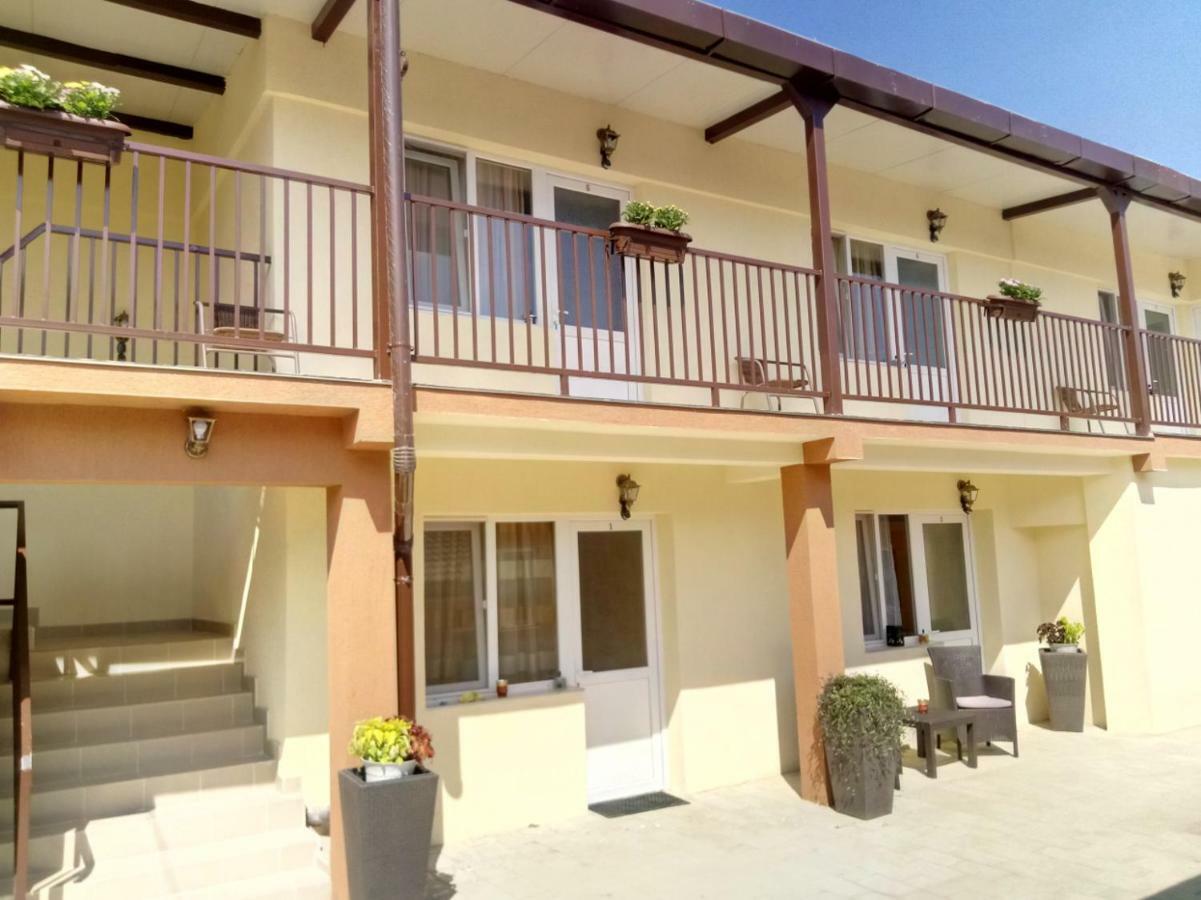Camere De Inchiriat Carpati Hunedoara Esterno foto