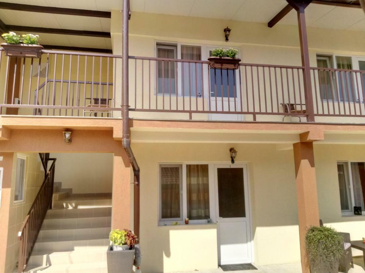 Camere De Inchiriat Carpati Hunedoara Esterno foto