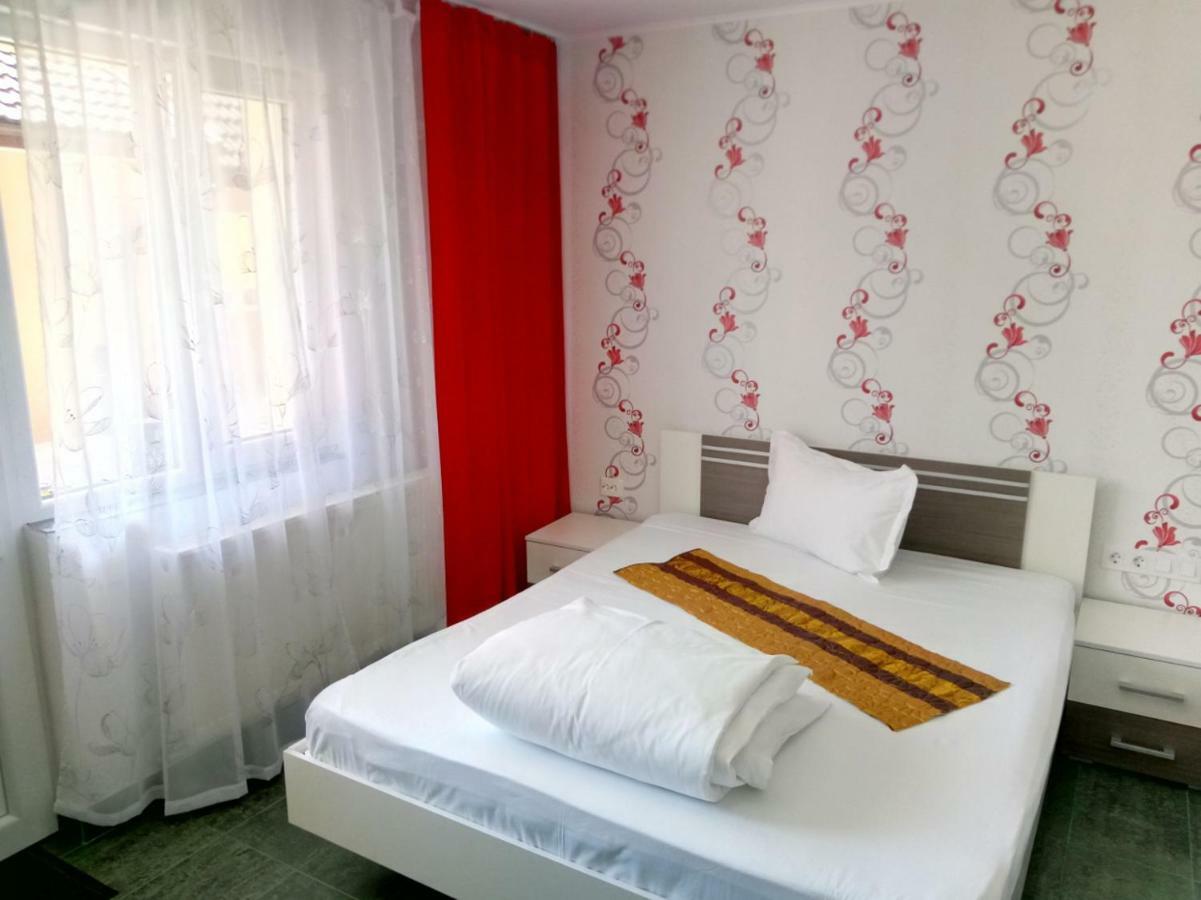 Camere De Inchiriat Carpati Hunedoara Esterno foto