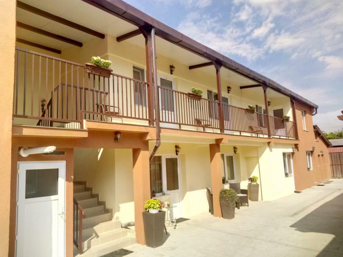 Camere De Inchiriat Carpati Hunedoara Esterno foto