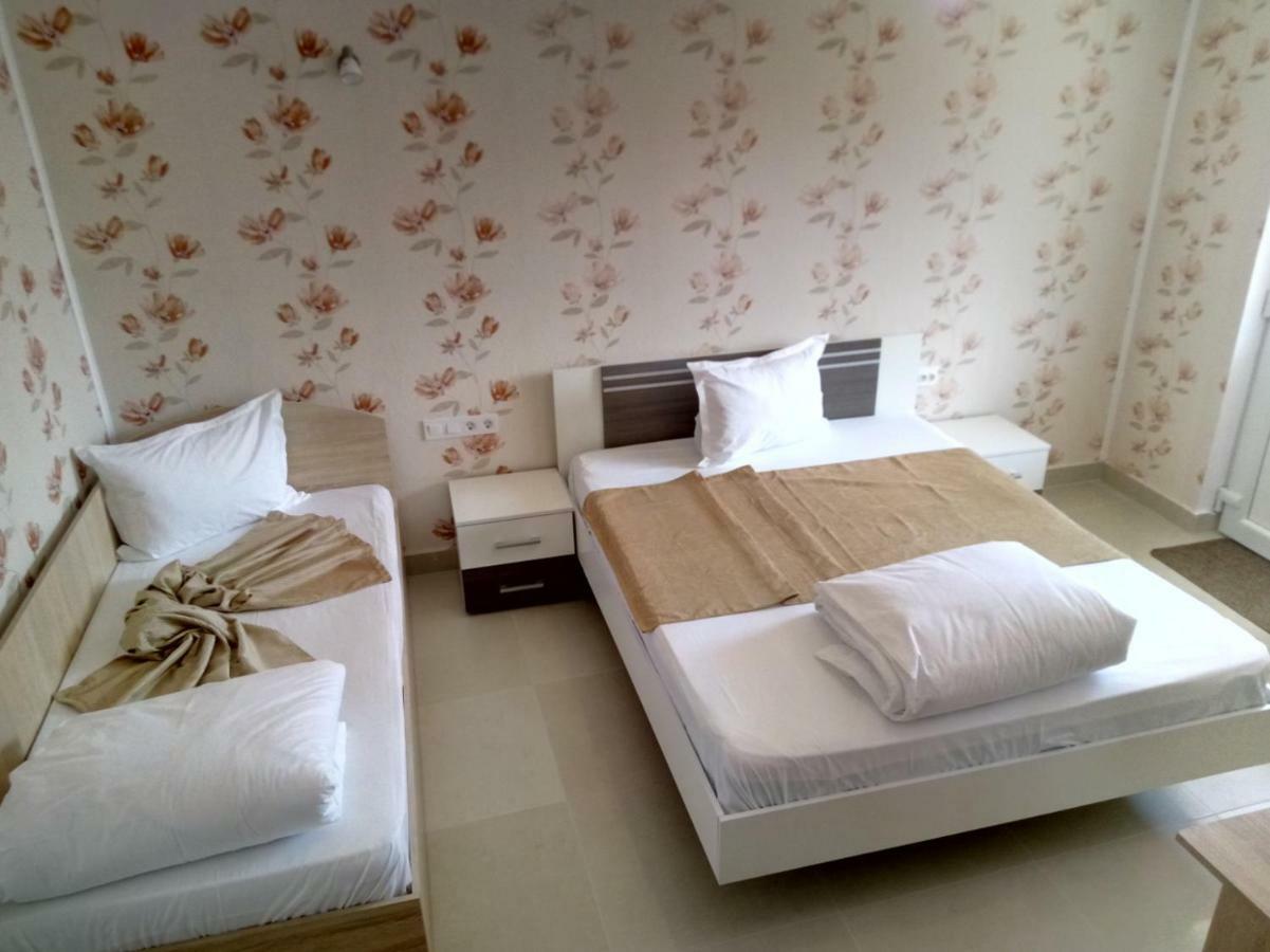 Camere De Inchiriat Carpati Hunedoara Esterno foto