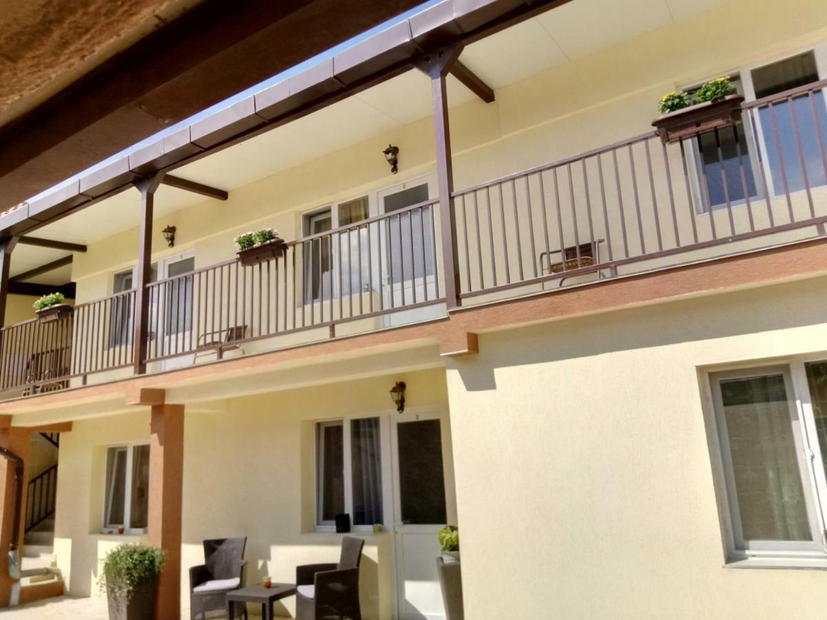 Camere De Inchiriat Carpati Hunedoara Esterno foto