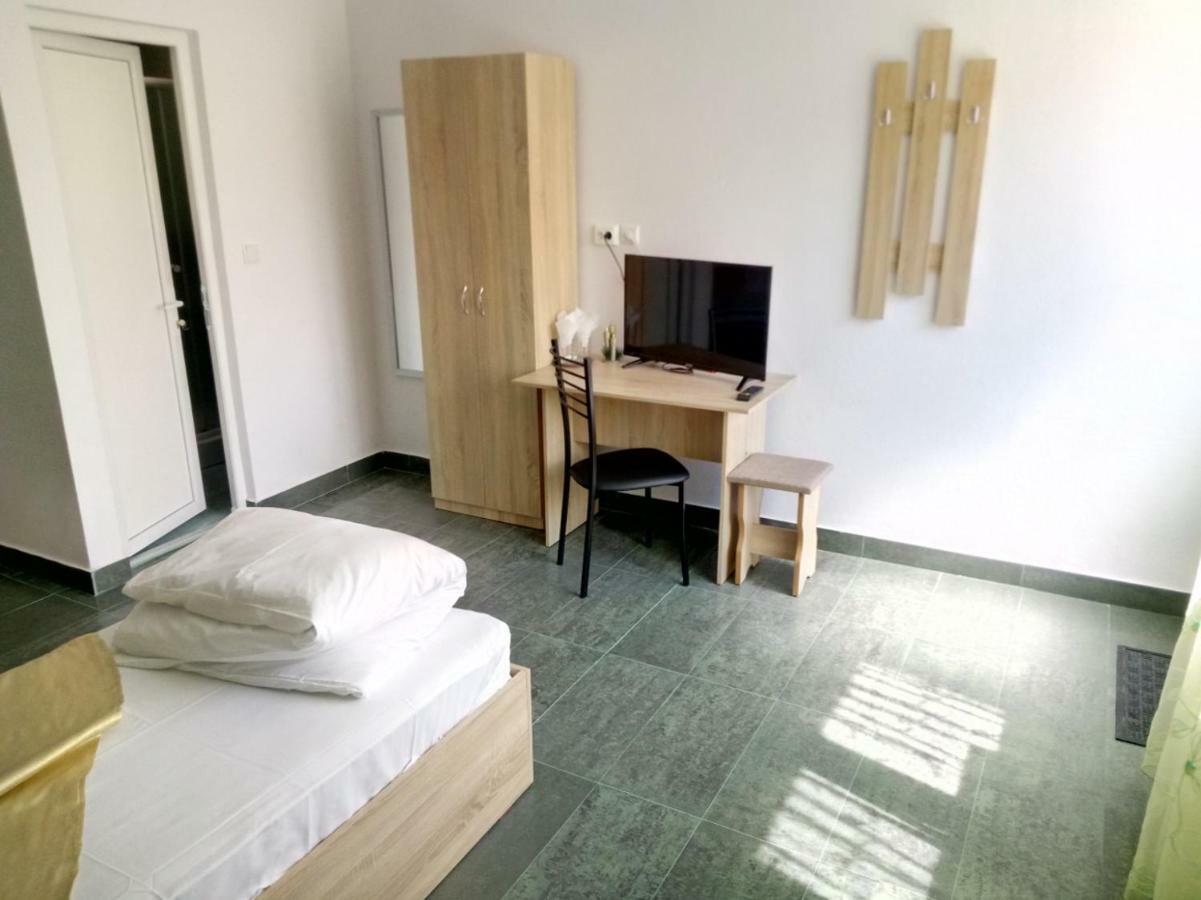 Camere De Inchiriat Carpati Hunedoara Esterno foto